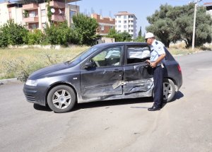 Kavşaktakı Kaza Ucuz Atlatıldı