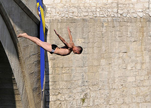 Mostar Köprüsü'nden atlama yarışları yapıldı