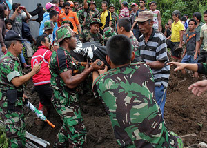 Endonezya'da Sel Felaketi: 10 ölü