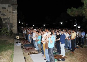 Ayasofya Camii’ne Kadir Gecesinde Yoğun Katılım