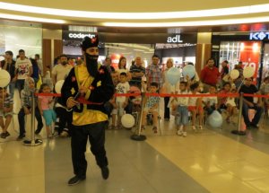 Hacivat Ve Karagöz Çocukları Eğlendiriyor