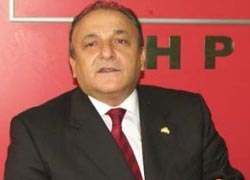 Oktay Vural'dan Siyasete Göbek Ayarı