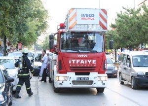 Atatürk Bulvarı’ndaki duman heyecanlandırdı