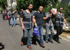 Polis Uyuşturucu Tacirlerine Geçit Vermiyor