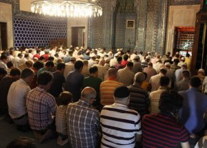 Son Teravih Namazında Camiler Doldu Taştı