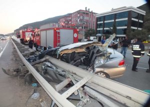 Bayram Öncesi Feci Kaza: 2 Ölü, 3 Yaralı
