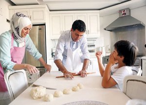 Kral Mutfakta Yemek Yaptı