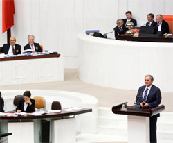 Tüm Meclis'i güldüren hareket...