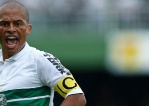 'Türkler futbol için hasta babayı bırakır'