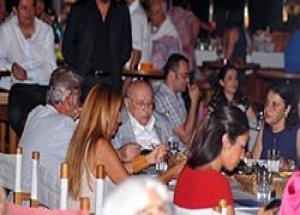 Neco İle Keyiflendi Ambulansla Veda Etti