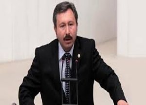 AK Parti'den İstifa Etti Fena Bombaladı