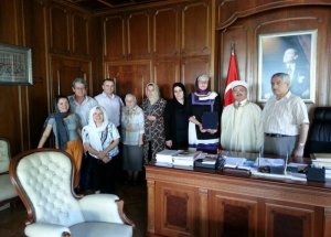 İslamiyet’i Araştıran Alman Kadın Müslüman Oldu