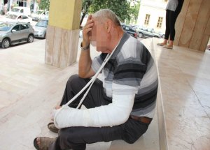 Çocuklarının Saldırısına Uğradı