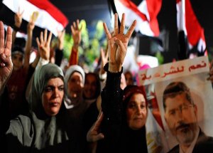 Mısır'da Darbe Karşıtlarının İşareti