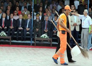Oğlum Bak Git, Başka Yeri Süpür!