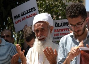 Müslüman Türkiye Kardeşleri İçin Ayağa Kalkıyor