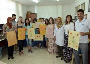 19 Ülkenin Çocukları KOMEK'te Ebru Öğrendi