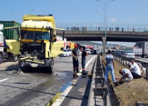 TEM Otoyolu'nda Kaza: 2 Yaralı