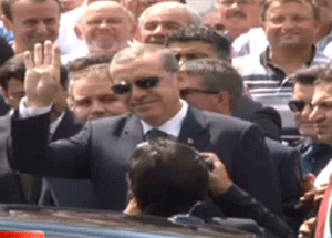 Cuma Namazı Çıkışı Rabia Selamı