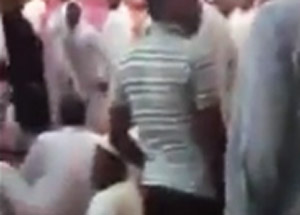 Suudiler ve Mısırlılar Camide Birbirine Girdi