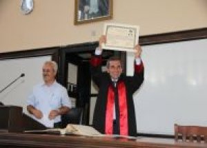 Vali Yazıcı Diplomasını Yıllar Sonra Aldı