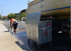 Çanakkale’de Çöp Konteynırları Yıkanıyor