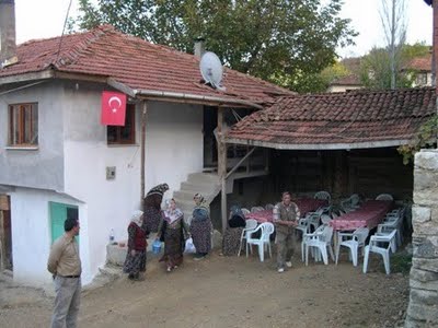 Türk Bayrağı Yasağı Şok Etti