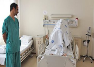 Yeni Yüzünü İlk Kez Gördü