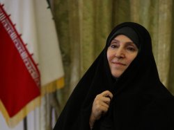 İran'ın İlk Kadın Sözcüsü Görevine Başladı