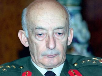 Özal'dan Teoman Koman'a Fırça!