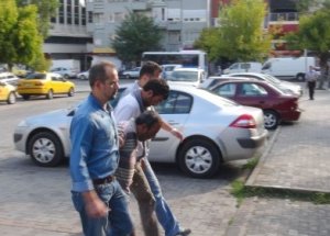 Uşak’ta İki Uyuşturucu Zanlısı Tutuklandı