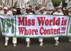 Dünya Güzeli Cehenneme Git