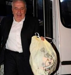 Çöp Torbasıyla Tahliye Oldu