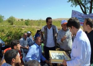 Çiftçiler Tarla Okullarında Eğitiliyor