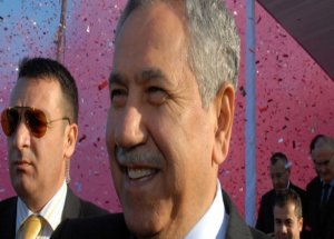 Bülent Arınç Görünce Dondu Kaldı
