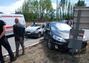 D-100 Kara Yolunda Kaza: 2 Yaralı