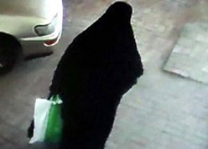 Çarşaf Giyip Eşinin Sevgilisini Öldürdü
