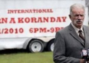 İslam Düşmanı Jones Azıttı!