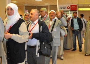 İlk Hac Kafilesi Dualarla Yola Çıktı