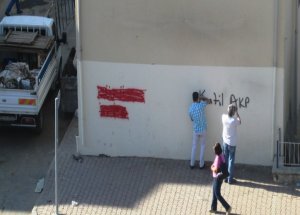 Polisten Duvar Yazılarına Yakın Takip