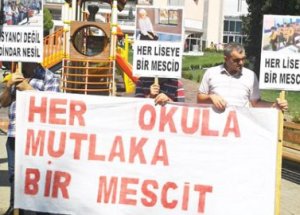 “Okullarda mescit açılsın”