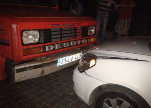 Freni Boşalan Kamyon Otomobile Çarptı