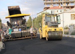 Ardahan’da Yollar Sıcak Asfaltla Tanıştı