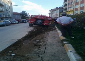 Yangına Giden Arasöz Doğalgaz Çukuruna Düştü