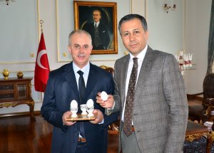 Vali Yerliyakaya’ya “Allah” Yazan Yumurta