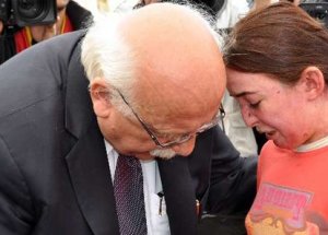Bakan'dan Gözyaşları İçinde Yardım İstedi