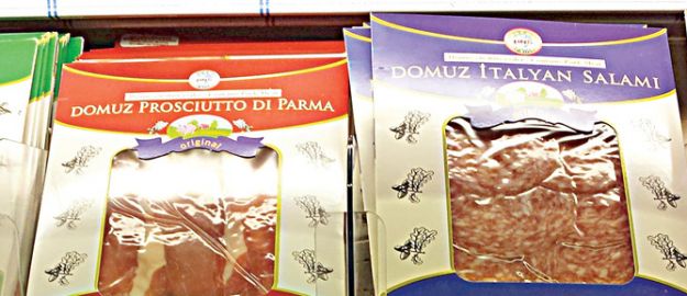 Müslüman Ülkede Domuz Ürünleri Satıyor