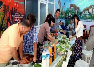 Şanlıurfalı Gençlerden Huzur Evi Ziyareti