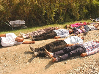 Yeni Moda 'Yatan Adam'