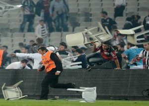 Beşiktaş ve Galatasaray'ın Sahası Kaç Maç Kapanacak?
